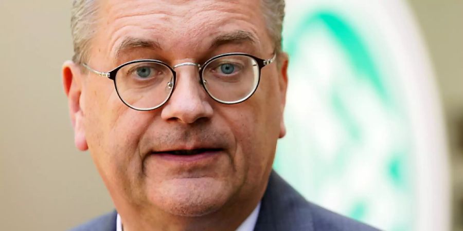 Reinhard Grindel verkündet seinen Rücktritt.