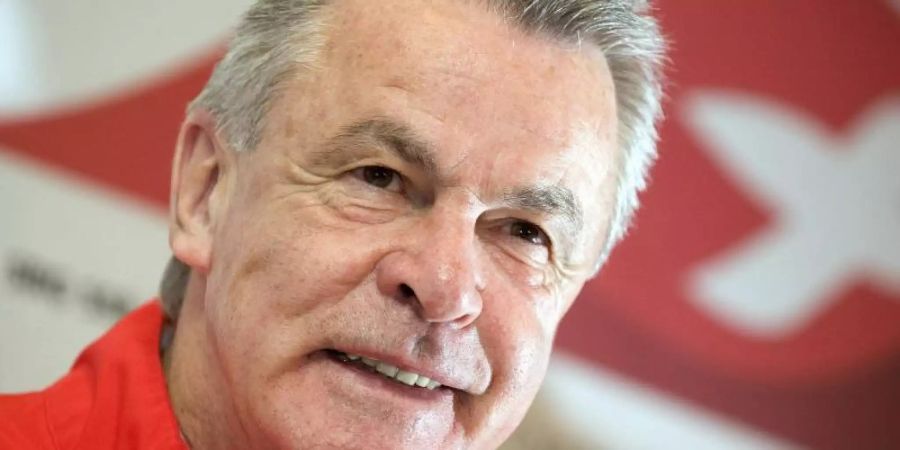 Lobt die Ausbildung der Schweizer Übungsleiter: Ottmar Hitzfeld. Foto: Laurent Gillieron/KEYSTONE/dpa