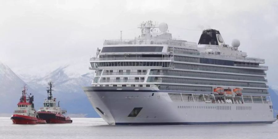 Die «Viking Sky» erreicht den Hafen der norwegischen Kleinstadt Molde. Foto: Ekornesvåg, Svein Ove/NTB scanpix