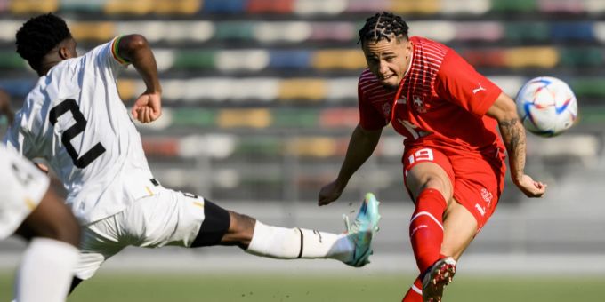 Noah Okafor verpasst die Führung für die Nati knapp. WM 2022