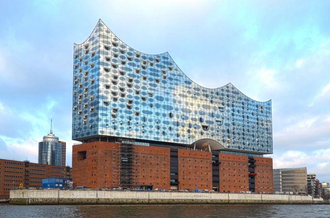 Neues Must-see in Hamburg: die Elbphilharmonie. Hamburg Elbphilharmonie Elbe Fluss