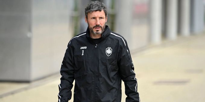 Mark van Bommel ist Trainer von Royal Antwerpen – und erlebt dort einen Schreckmoment. Mark van Bommel