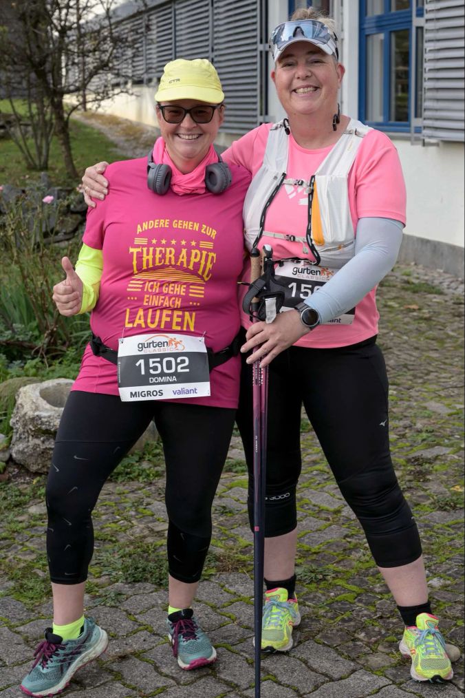Domina Steffen und Delia Balli sind zum 2. Mal dabei und finden das Bergwalking mega.
