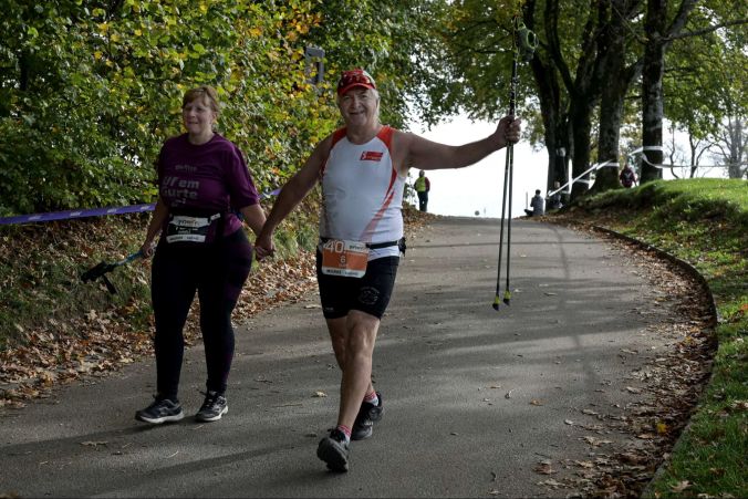 Kurt, der zum 40. Mal auf den Gurten dabei ist, mit Partnerin Danièle kurz vor dem Ziel.