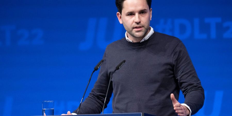 Johannes Winkel, designierter neuer Bundesvorsitzender der Jungen Union (JU), stellt sich auf dem Deutschlandtag der JU in Fulda den Delegierten vor.