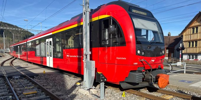 Appenzell AI: Fussgängerin auf Bahnübergang vom Zug erfasst. Appenzell AI