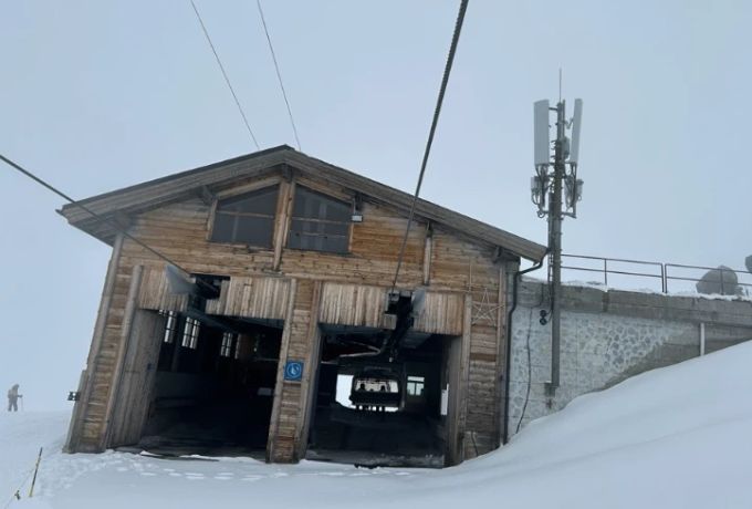 Die Salt-Antenne auf dem Lavey im Skigebiet Adelboden/Lenk. Salt Antenne