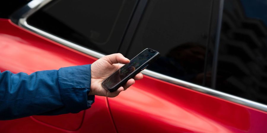 Mobil auf Zeit: Wer einen Mietwagen - vielleicht nur auf Verdacht - bucht, achtet am besten genau auf die Möglichkeiten zur Stornierung.