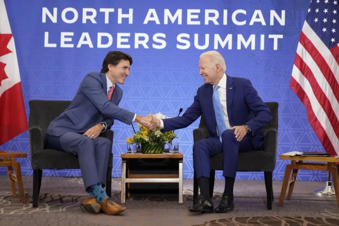 Justin Trudeau mit Joe Biden. (Archivbild) Trudeau