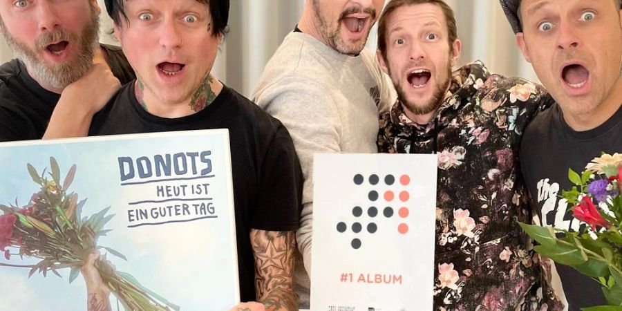 Donots mit dem «Nummer 1 Award» der Offiziellen Deutschen Charts.