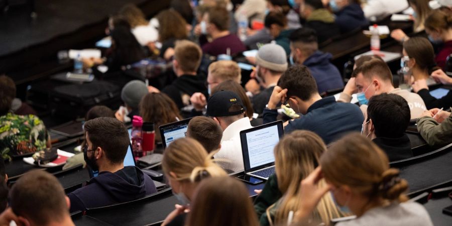 Dürfen sich ab März über eine 200-Euro-Einmalzahlung freuen: Studierende in Deutschland.