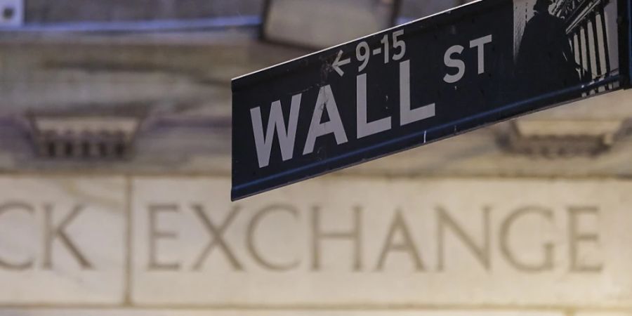 Der bekannteste Wall-Street-Index Dow Jones Industrial schloss nach einem schwankenden Verlauf mit plus 0,61 Prozent auf 33'949,41 Punkten knapp unter seinem kurz zuvor erreichten Tageshoch. (Archivbild)