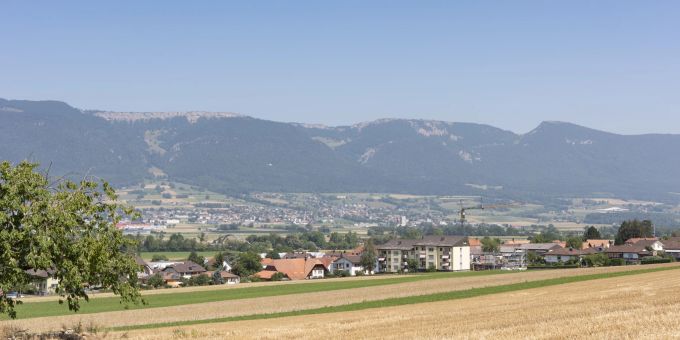 Blick auf die Gemeinde Arch. Im Hintergrund die Stadt Grenchen und die Jurahöhen. Blick auf die Gemeinde Arch. Im Hintergrund die Stadt Grenchen und die Jurahöhen.
