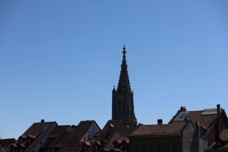Das Berner Münster ist über 600 Jahre alt und 101 Meter hoch.