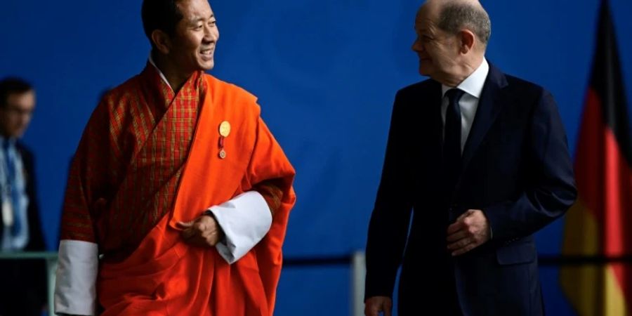 Lotay Tshering (l.) und Olaf Scholz