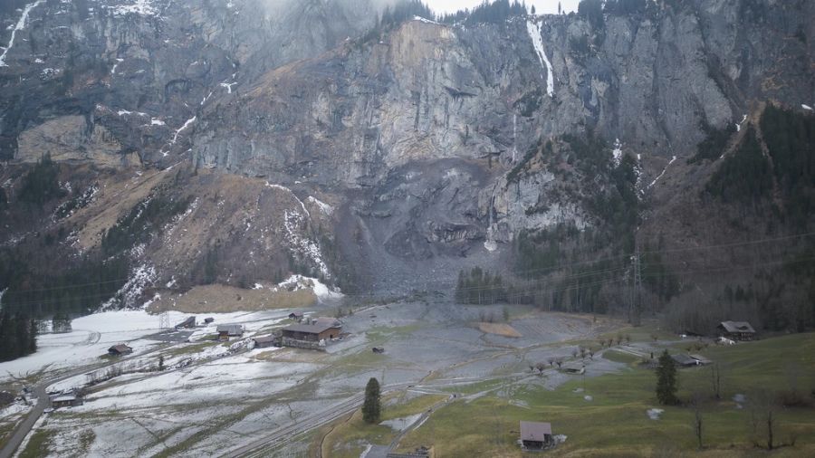 Der Wandfuss der Allmenalp liegt am Dorfrand. In diesem Gebiet ist es schon wiederholt zu Steinschlägen gekommen.