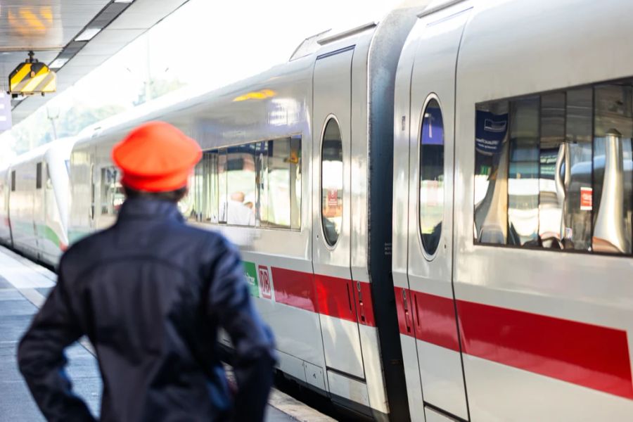 Bei der Deutschen Bahn sind die Übergriffe auf Mitarbeitende einmal mehr angestiegen.