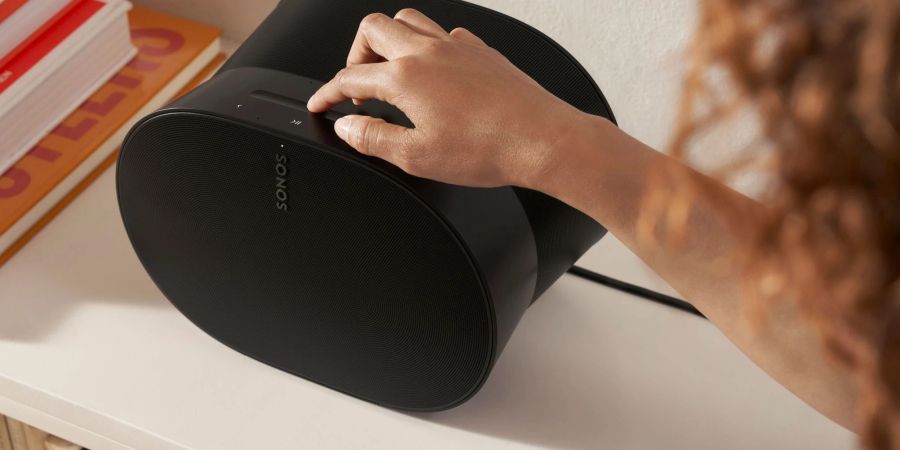 Wischen statt drücken: Sonos hat bei der neuen Era 300 (Bild) und der neuen Era 100 die Lautstärke-Einstellung auf Touch-Technologie umgestellt.