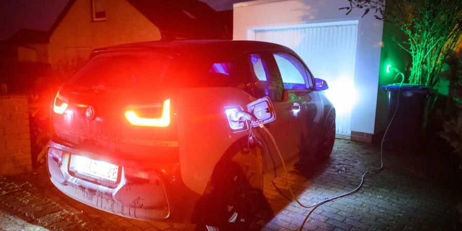 Für Massen von E-Autos und Wärmepumpen sind die lokalen Verteilnetze noch nicht ausgelegt.