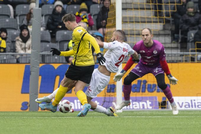 YBs Cedric Itten nutzt einen defensiven Fehler des FC Winterthur zum 3:0 aus. YB Super League