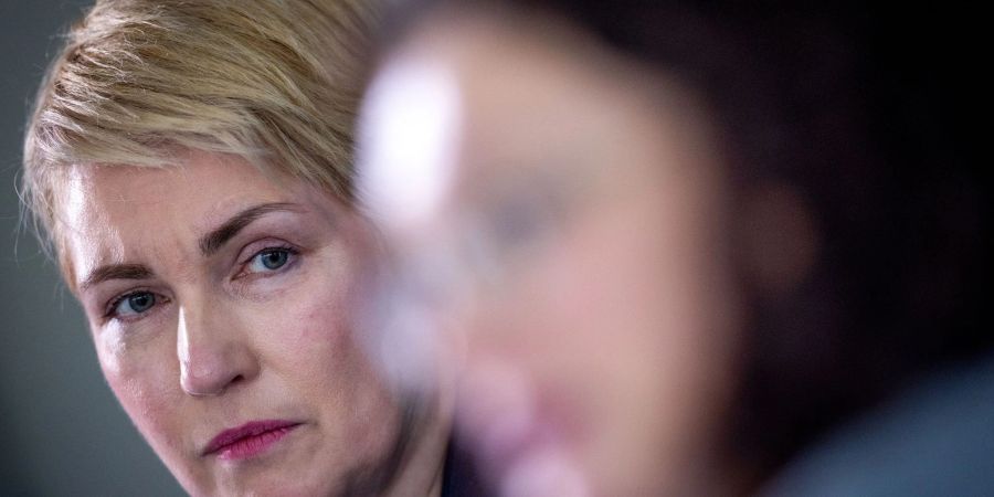 Manuela Schwesig, die Ministerpräsidentin von Mecklenburg-Vorpommern, sieht keinen Grund für einen Rücktritt.
