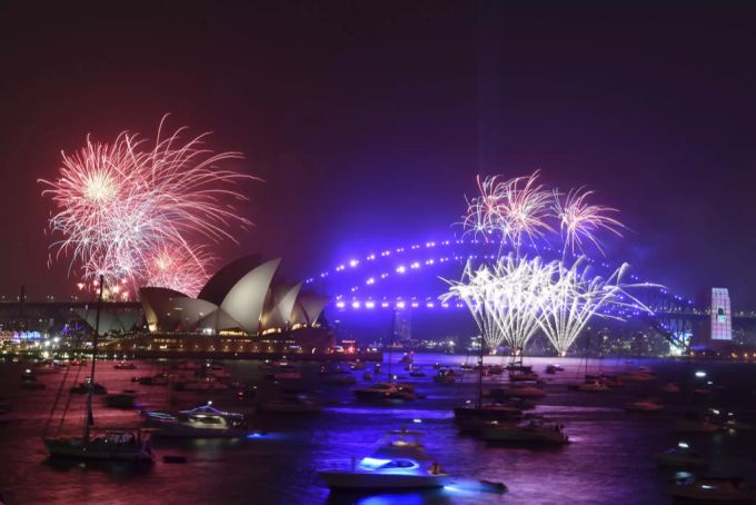Das Feuerwerk in Sydney (AUS) lockt jährliche hunderttausende Besucher an. Sydney