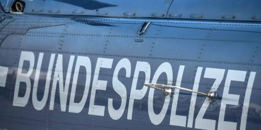 Schriftzug der Bundespolizei auf einem Hubschrauber