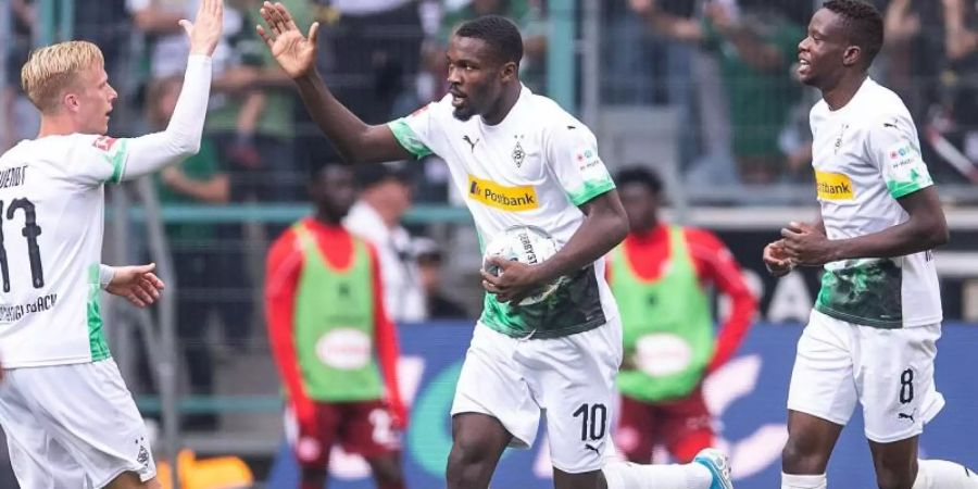 Der eingewechselte Marcus Thuram (M) erzielte beide Gladbacher Treffer. Foto: Marius Becker