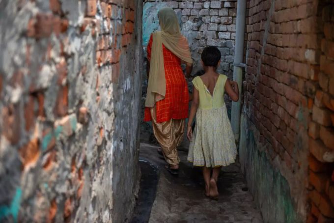 Gewalt kann Frauen jeder Schicht und Lebenssituation treffen. World Vision