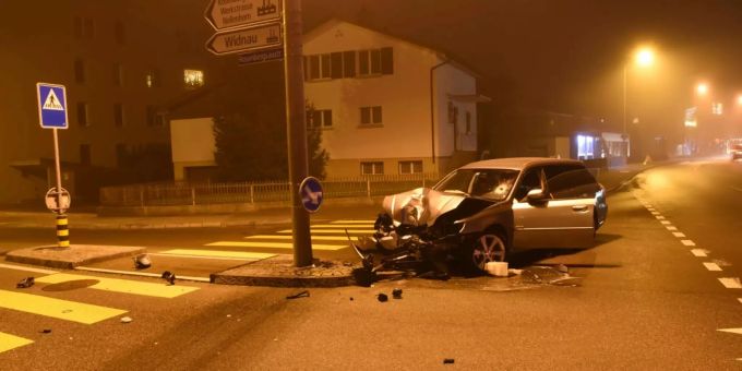 Vor Kontrolle geflüchtet und verunfallt Unfall