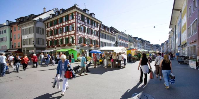 Markt in der Steinberggasse in der Altstadt von Winterthur. (Symbolbild) Winterthur