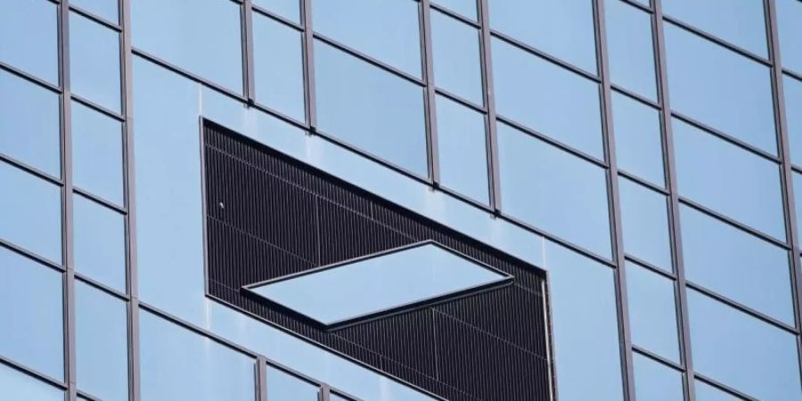 Weltweit werden tausende Stellen abgebaut. Dennoch gilt die Deutsche Bank für viele weiter als attraktiver Arbeitgeber. Foto: Silas Stein/dpa