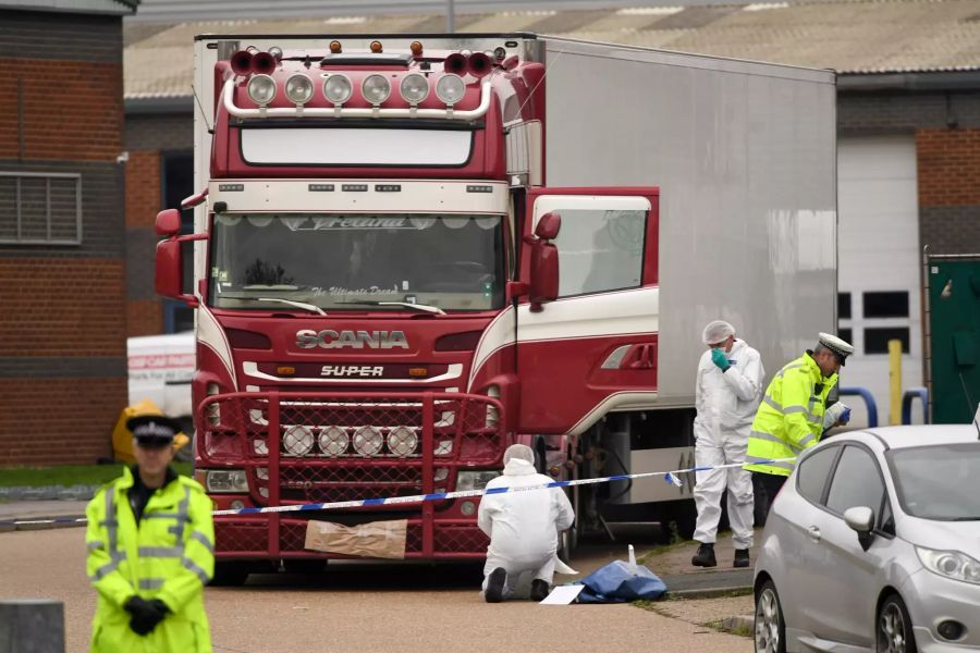 Nach Leichenfund im LKW vermutet Polizei alle Opfer aus Vietnam