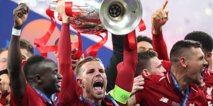 Sadio Mané (l.) konnte letztes Jahr mit Liverpool die Champions League gewinnen. Sadio Mané