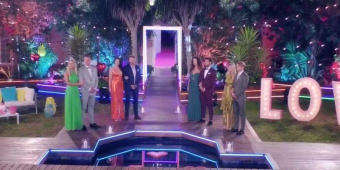 Die vier Couples stehen im Finale. Welches Paar gewinnt die 50.000 Euro? love island