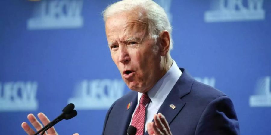 Führt gemeinsam mit Senatorin Elizabeth Warren die Umfragen an: der frühere US-Vizepräsident Joe Biden. Foto: Bryon Houlgrave/The Des Moines Register/AP/dpa