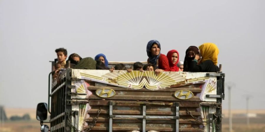 Syrische Kurden fliehen aus Kobane