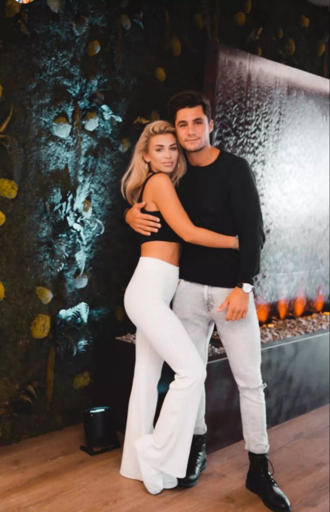 Dijana und ihr Liebster Danilo. Sie muss die nächsten Monate mit dem Zug nach Süddeutschland reisen. Dijana Danilo
