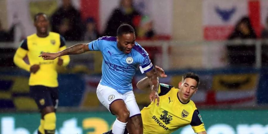 ManCity-Profi Raheem Sterling zieht an Oxfords Alejandro Rodriguez Gorrin vorbei. Foto: Mike Egerton/PA Wire/dpa