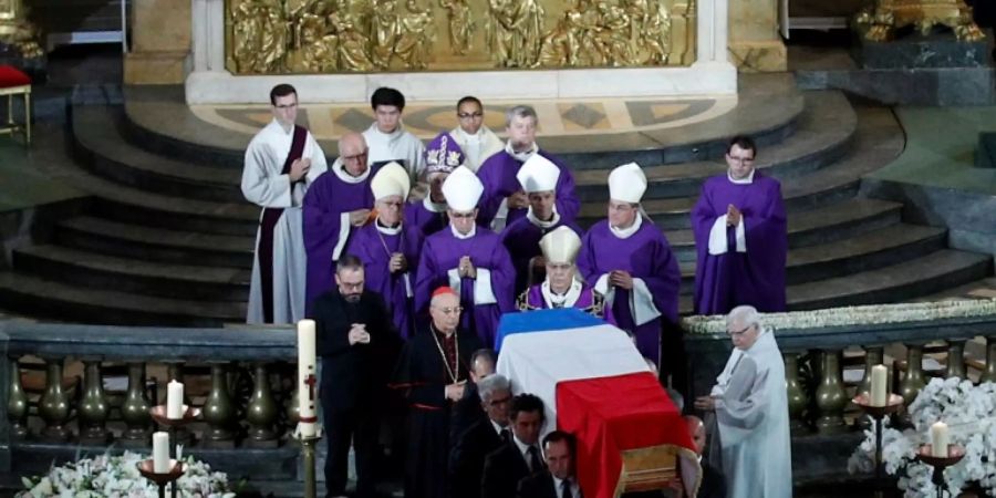 Panne bei Trauerfeier für Jacques Chirac - Platz von Altkanzler Schröder bleibt leer