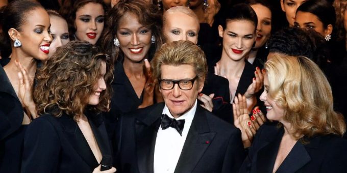 Paris - Yves-Saint-Laurent-Jacke für Rekordsumme von 382.000 Euro versteigert