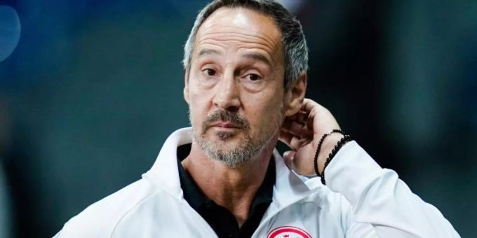 Frankfurts Trainer Adi Hütter muss mit seinem Team beim FC Arsenal antreten. Foto: Uwe Anspach/dpa Frankfurts Trainer Adi Hütter muss mit seinem Team beim FC Arsenal antreten. Foto: Uwe Anspach/dpa