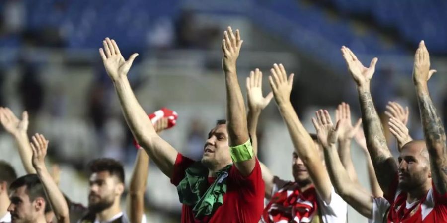 Die russischen Spieler feiern das 5:0 gegen Zypern. Foto: Petros Karadjias/AP/dpa