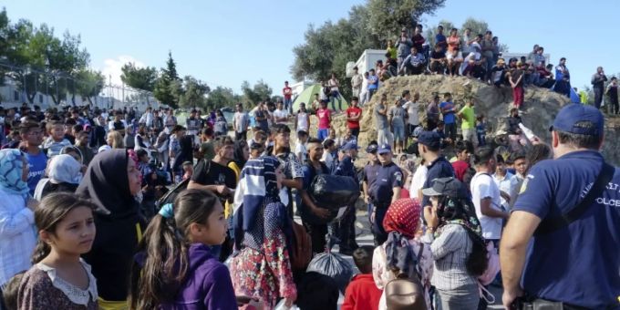 Migranten in Flüchtlingslager auf Insel Lesbos Migranten in Flüchtlingslager auf Insel Lesbos