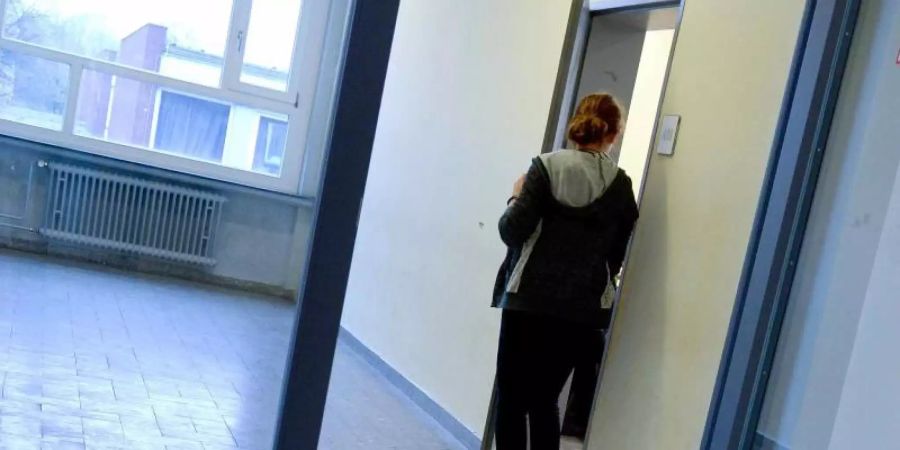 Fast zwei Prozent der Schülerinnen und Schüler in Deutschland haben nach einer Studie eine diagnostizierte Depression. Foto: Peter Steffen/dpa