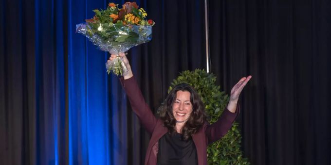 SP Tanja Soland freut sich über ihre Wahl nach der Bekanntgabe des Endresultats für die Regierungsrats-Ersatzwahl. Sp Tanja
