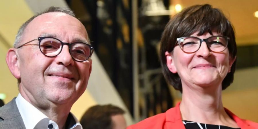 Das SPD-Vorsitzkandidatenduo Walter-Borjans und Esken