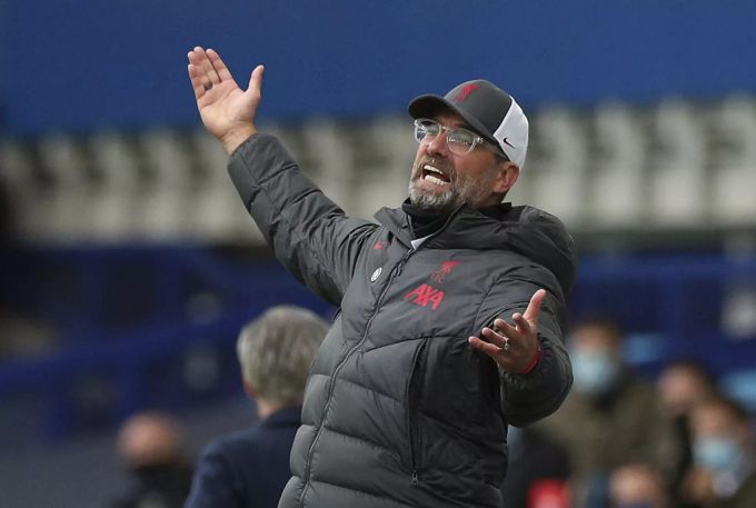 Jürgen Klopp hadert mit der Entscheidung des Schiedsrichters. Jürgen Klopp