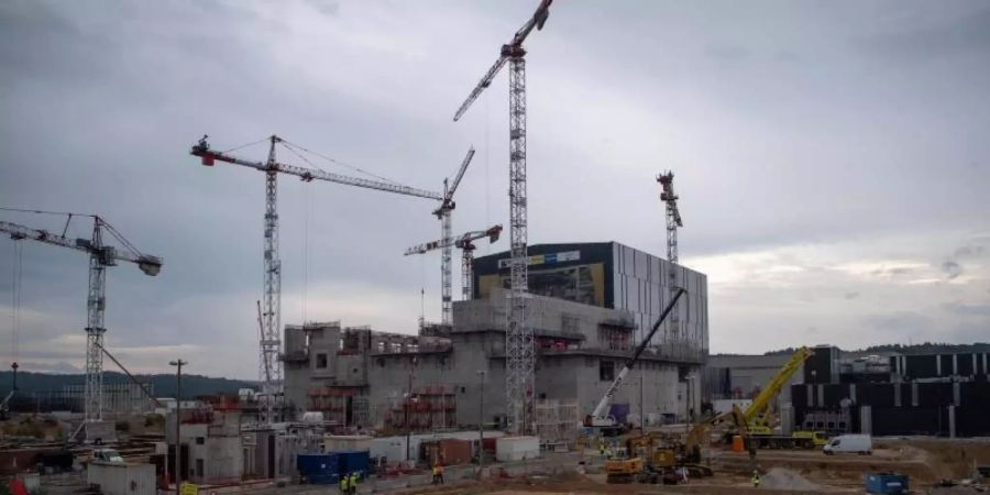 Blick auf die Baustelle des Kernfusionsreaktors Iter in Saint-Paul-lez-Durance (Archiv). Befürworter erhoffen sich von der Kernfusion eine klimafreundliche, nahezu unendlich verfügbare Energiequelle. Foto: Christophe Simon/AFP/dpa
