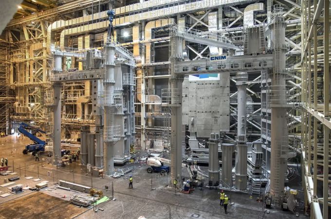 Eines der in Südkorea hergestellten Bauteilen von Iter, die nun in Frankreich zu einem Kernfusionsreaktor zusammengesetzt werden. Kernfusionsreaktor